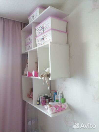 Полка навесная белая