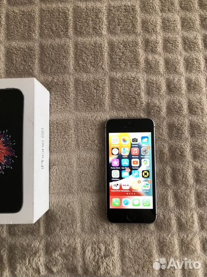 Телефон iPhone 5 se