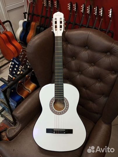 Классическая гитара полноразмерная 4/4