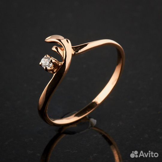 Кольцо из красного золота с фианитом