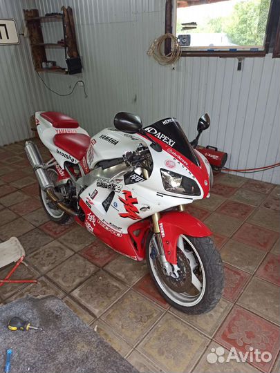 Yamaha r1