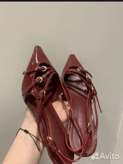 Красные лакированные туфли под miu miu 36,37,38,40