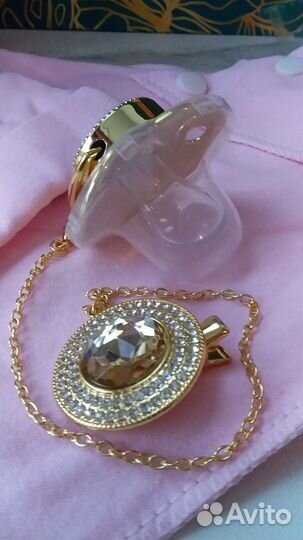 Детская соска-пустышка.Золотая с бриллиантом