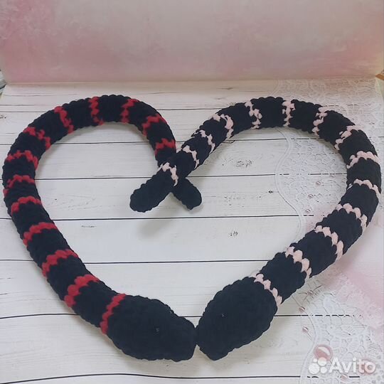 Вязаные игрушки змея