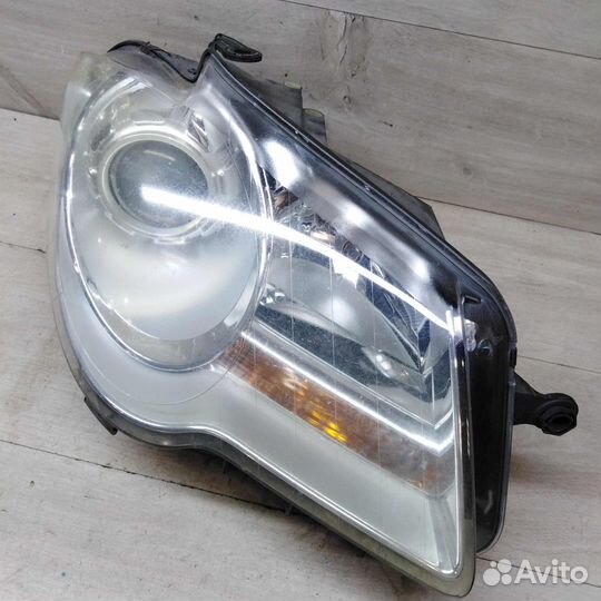 Фара правая Volkswagen touran I рест дефект кроншт