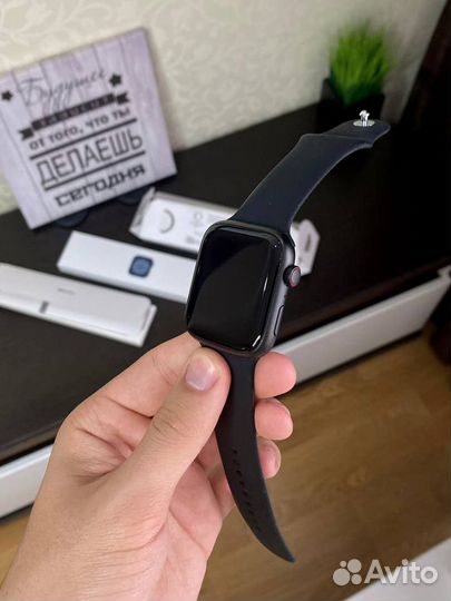Apple Watch Series 8 (2023)