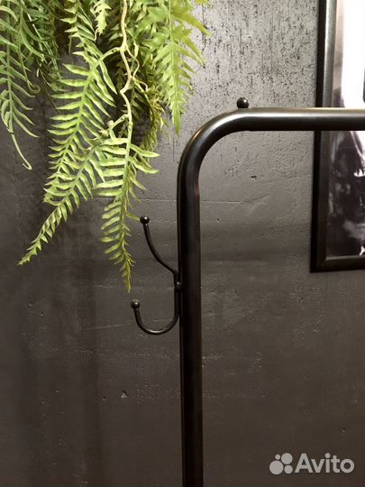 Вешалка напольная на колесах