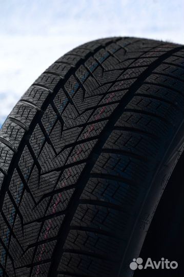 Zmax Winterhawke II 265/35 R18 97V