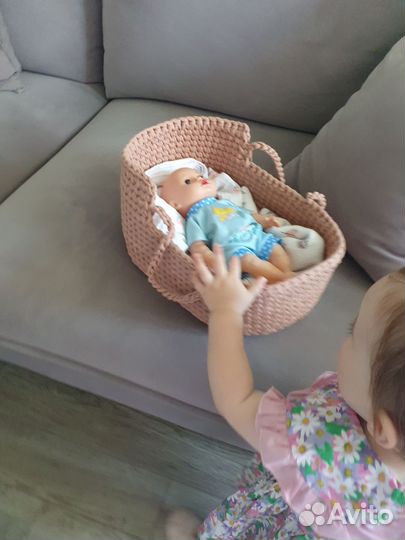 Вязаная люлька для куклы