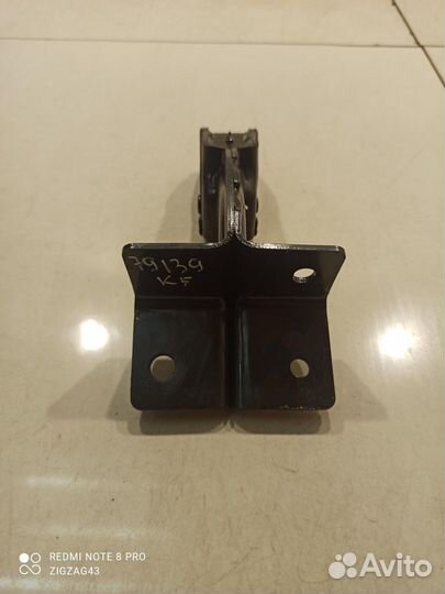 Крепеж заднего сиденья (Kia K5 III)