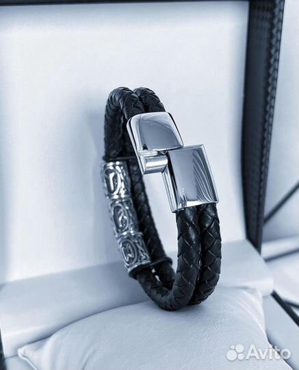 Кожаный браслет с рунами по дате рождения