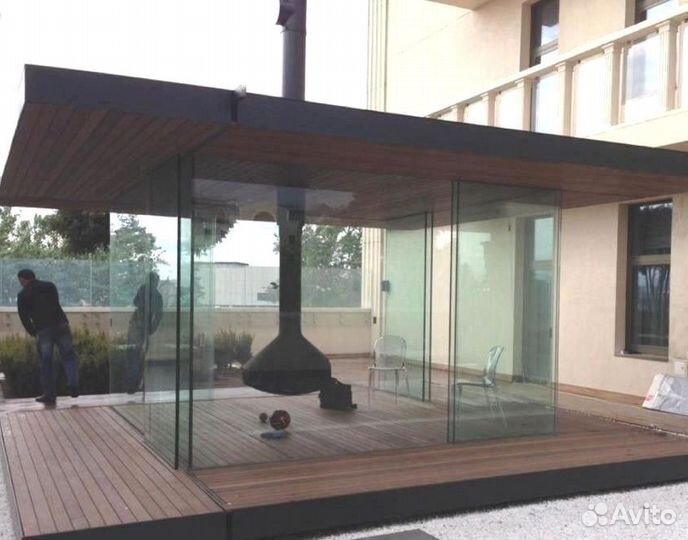 Беседка с панорамными окнами и мангалом