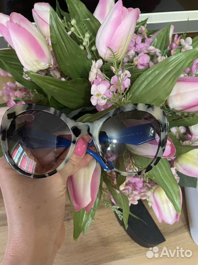 Солнечные очки prada