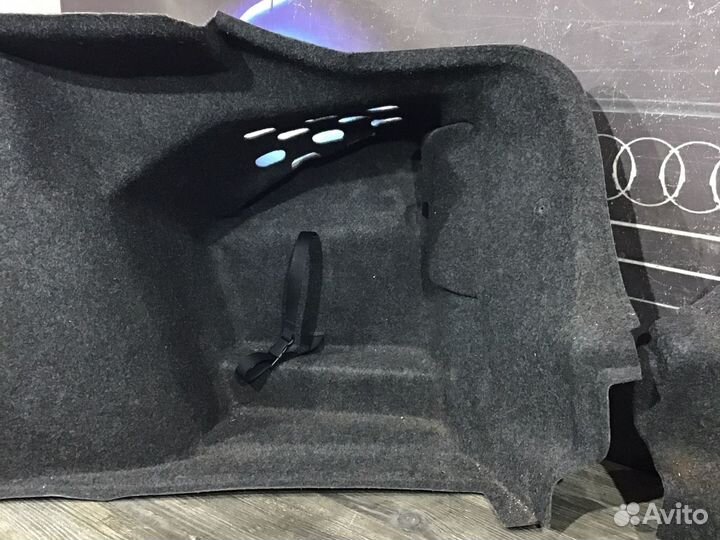 Обшивка багажника правая Skoda Octavia A5