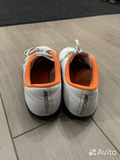 Кроссовки Nike футбольные