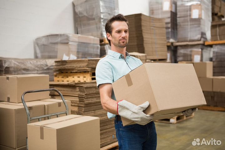 Сотрудник пункта выдачи интернет магазина