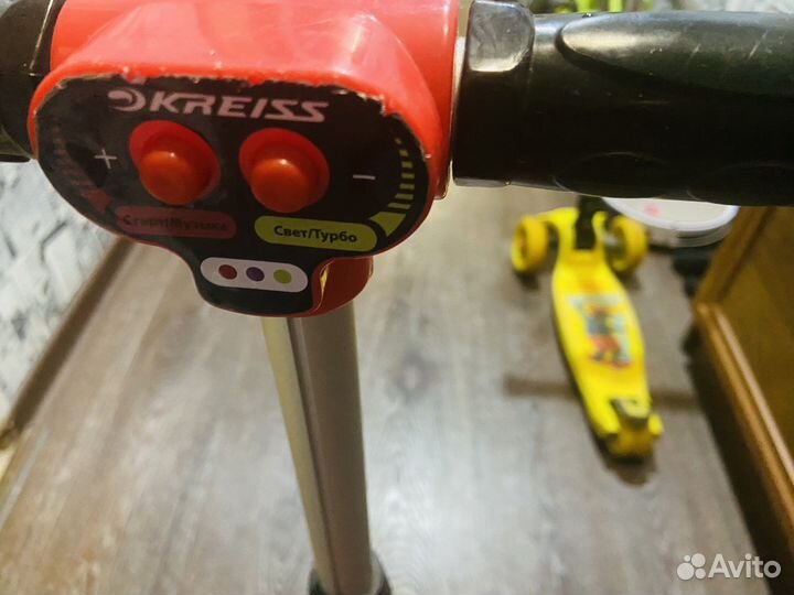 Турбосамокат трехколесный светящийся с дымом