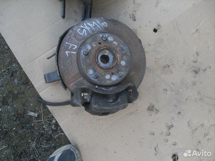 Ступица в сборе передняя левая Toyota Ipsum SXM10