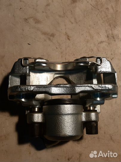 Суппорт передний правый KIA sephia