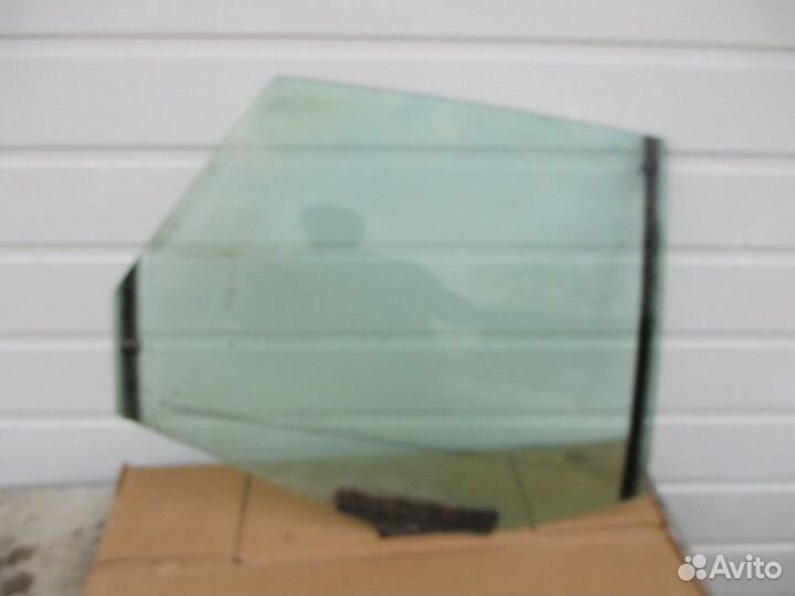 Стекло двери задней правой Audi 80 4