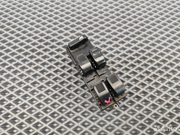 Блок управления стеклоподъемниками Daihatsu Yrv