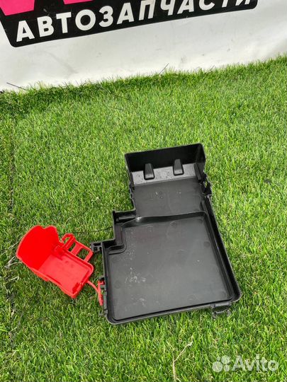 Крышка аккумулятора Ford Mustang 7 S650 2024