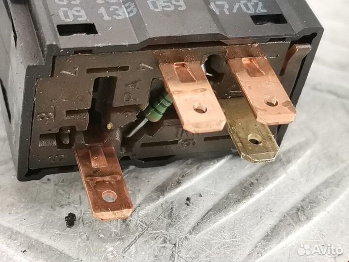 Кнопка аварийной сигнализации Opel Astra F рест