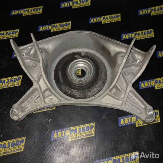 Опора кронштейн переднего амортизатора левый Audi