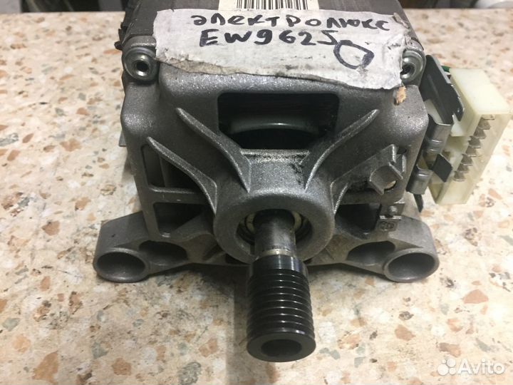 Двигатель от стиральной машины Electrolux