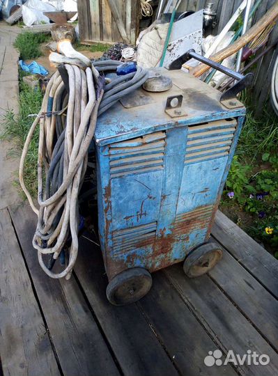 Промышленный сварочный аппарат