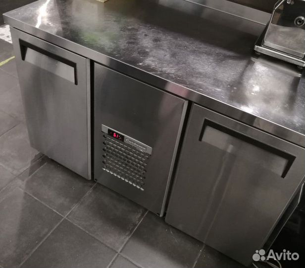 Холодильный стол Carboma