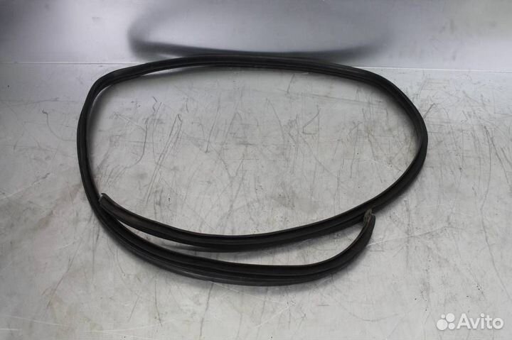 Уплотнитель кузова задней правой двери Hyundai-KI