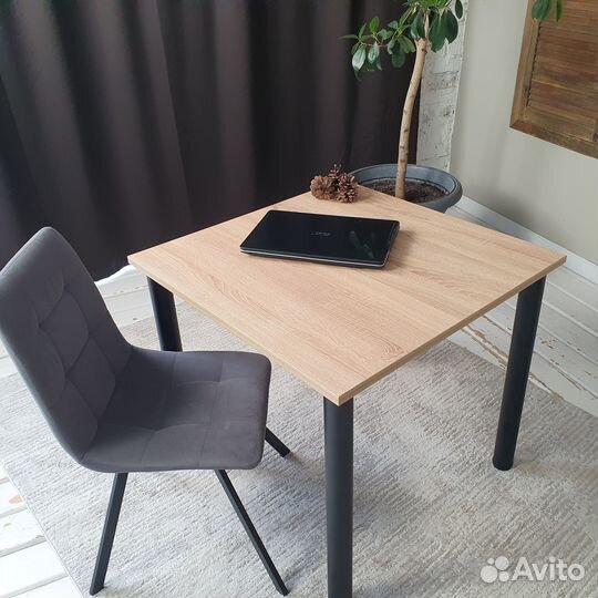 Письменный стол Дуб 80*80 см. Черные ножки