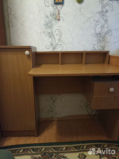 Письменный стол