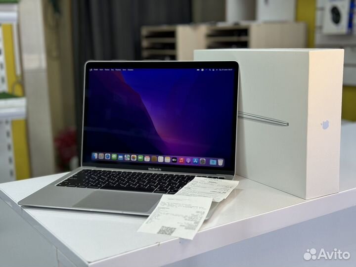 Apple MacBook Air 2020 M1 8/256Gb Silver АКБ 98%