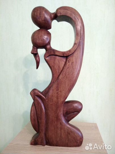 Деревянная статуэтка из Индонезии 