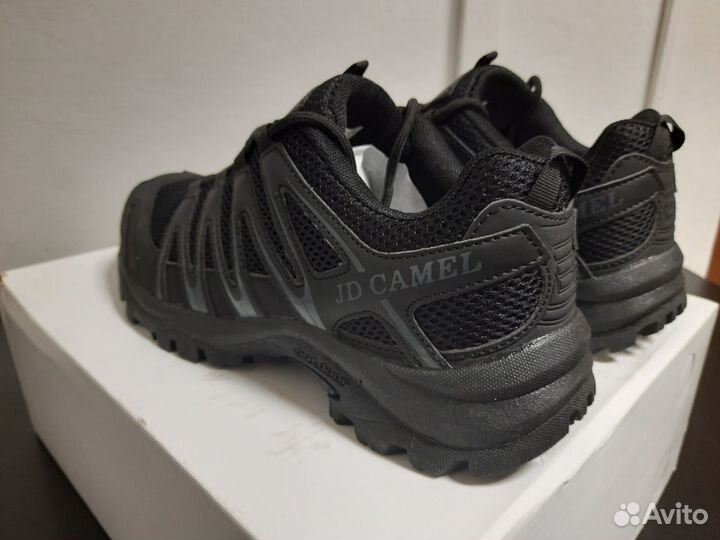 Треккинговые кроссовки