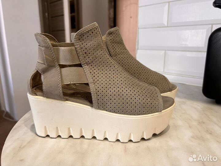 Босоножки 37