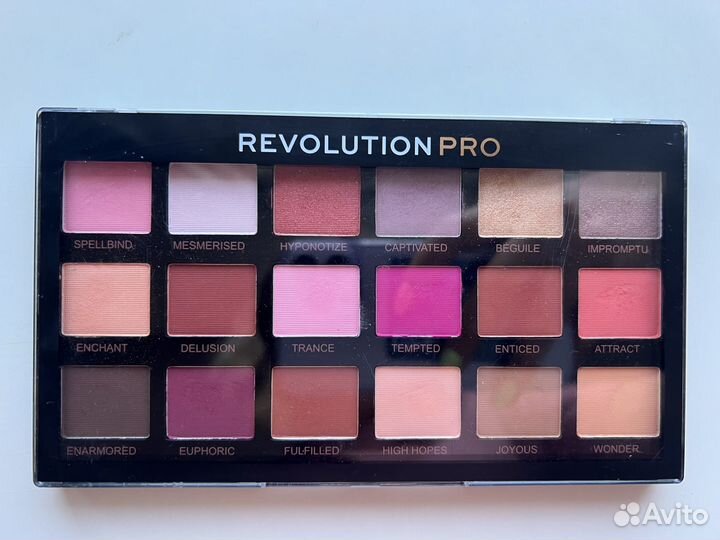 Палетка теней Revolution PRO entranced
