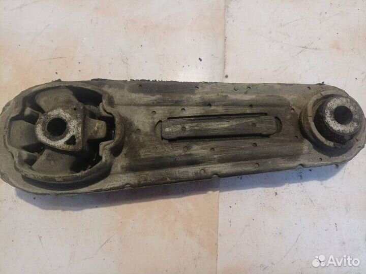 Кронштейн коробки (балка кпп) Renault Logan K7M