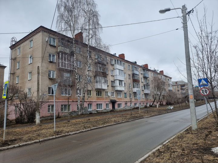 Комната 13 м² в 5-к., 3/5 эт.