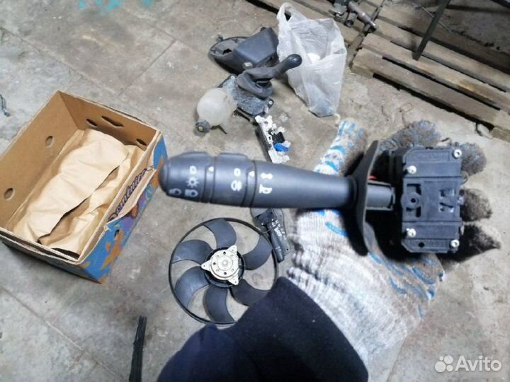 Переключатель поворотов Nissan Almera G15