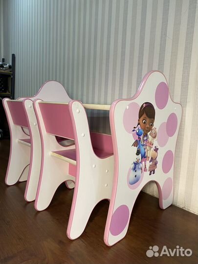 Детский стол и 2 стульчика