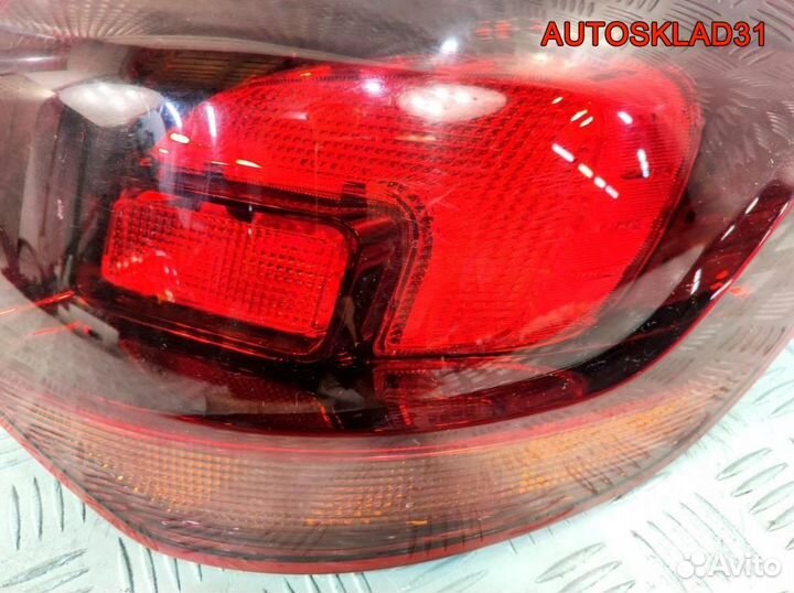 Фонарь задний наружный правый Opel Astra J Combi