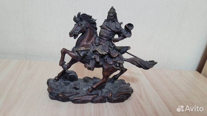 Бронзовая статуэтка 