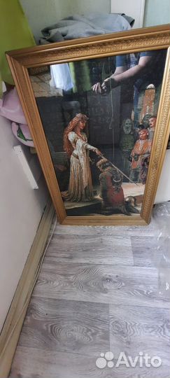 Холст из гобелена в рамке под стеклом