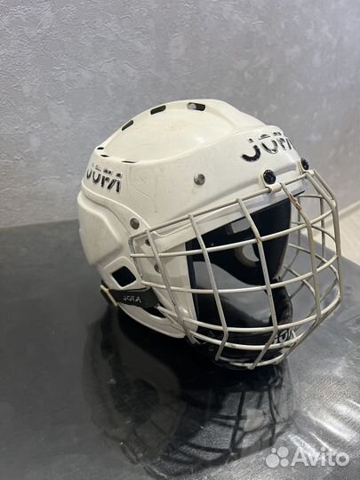 Хоккейный шлем