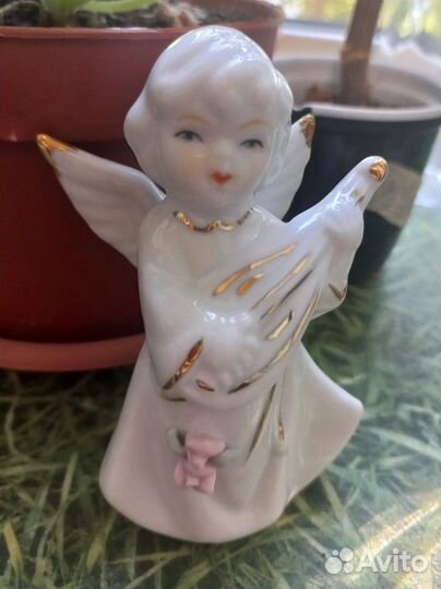 Фарфоровая статуэтка Ангел