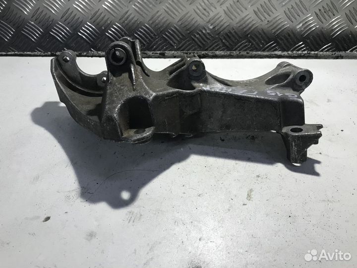 Кронштейн генератора Nissan Almera G15