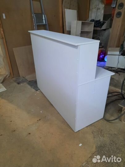 Стойка рецепшн